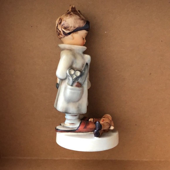 Vintage Hummel Doctor figurine - Picture 4 of 5